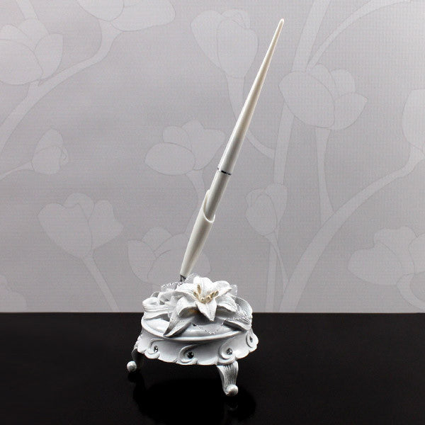 Sculptural White Tiger Lilies Round Pen Set